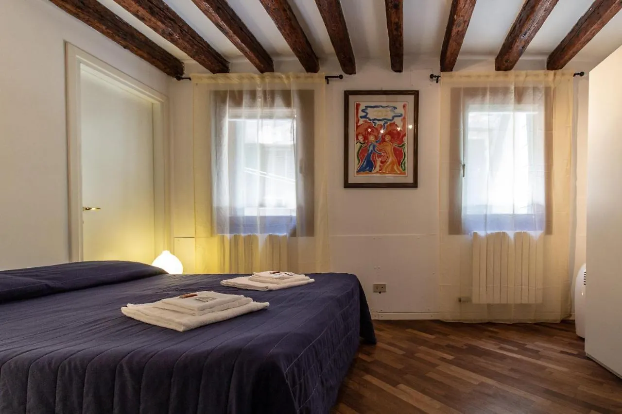 Veneziacentopercento Apartments & Rooms
