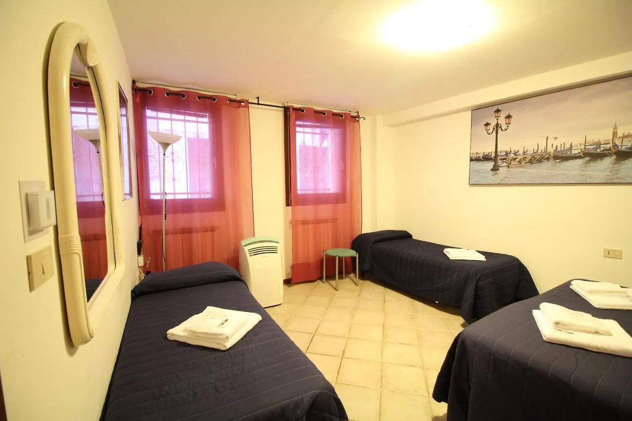 Veneziacentopercento Apartments & Rooms Włochy