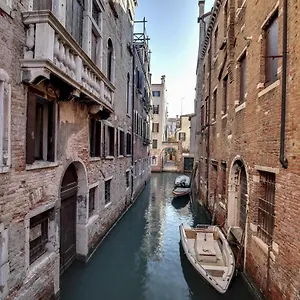 Canal View In Rialto By Wonderful Italy Wenecja