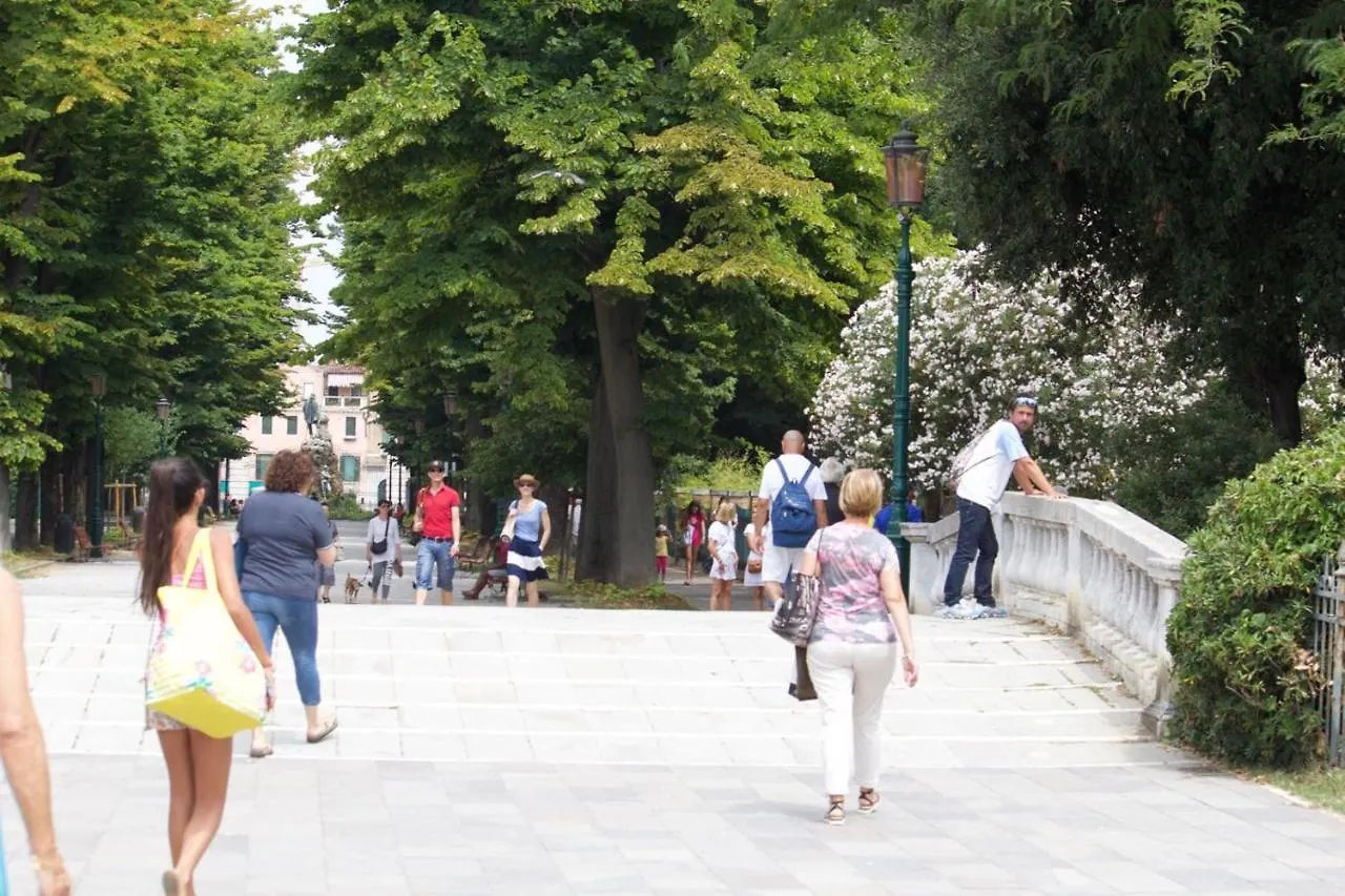 Veneziacentopercento Apartments & Rooms Italien