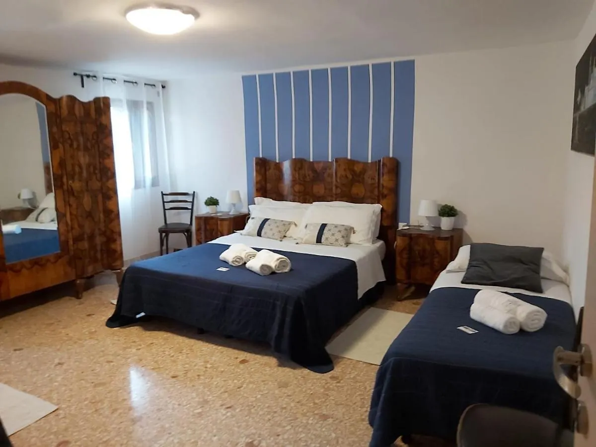 Veneziacentopercento Apartments & Rooms  Wenecja