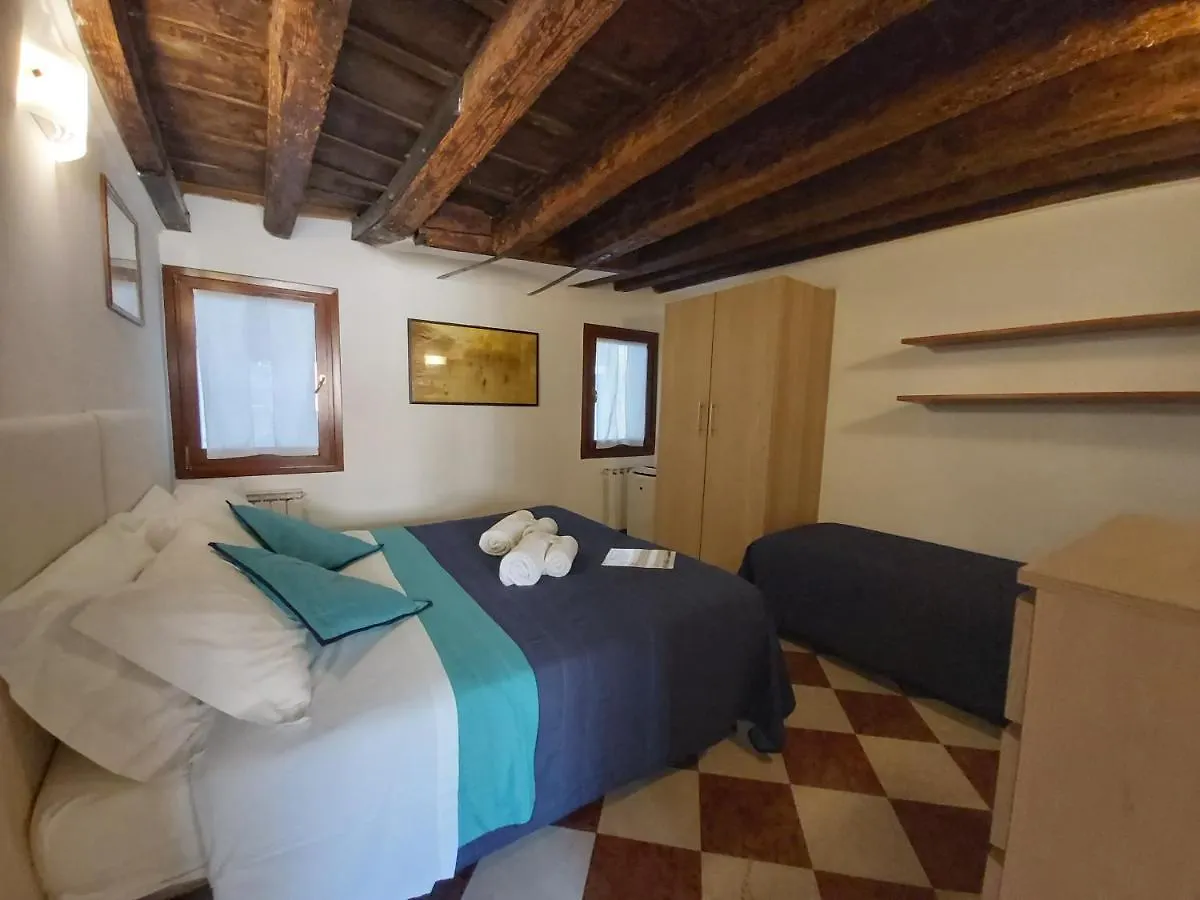 Veneziacentopercento Apartments & Rooms