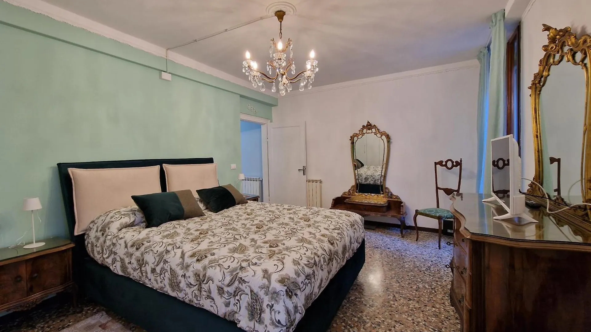 Veneziacentopercento Apartments & Rooms  Wenecja